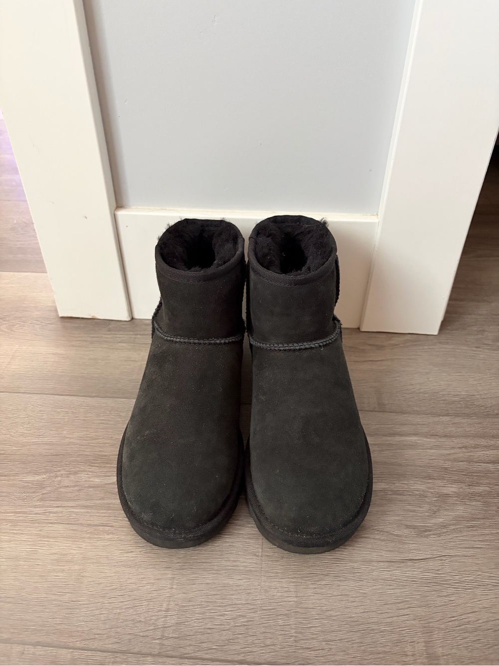 UGG Black Short Suede Shearling Ankle Boots - W Size 7 - Picture 2 of 3